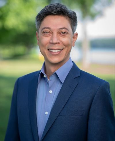 Advisor photo for Amante Decastro