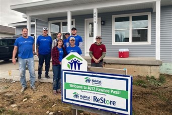 Volunteerring to help build a Habitat for Humanity home 