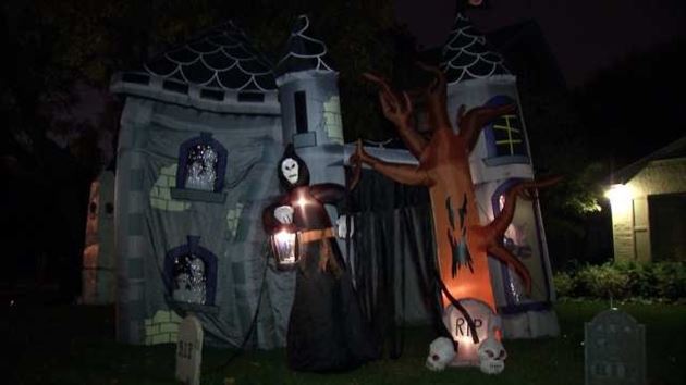 Mike's Haunted Halloween Graveyard
