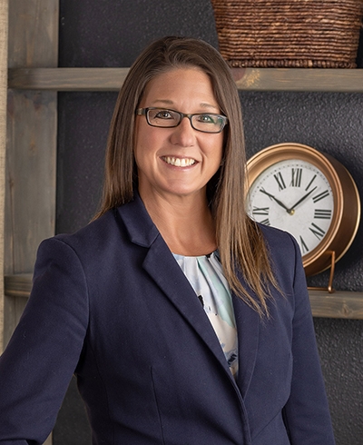 Stephanie Arensdorf, Private Wealth Advisor serving the Cedar Falls, IA area - Ameriprise Advisors