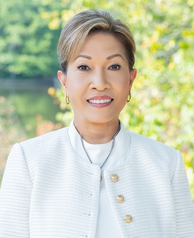 Advisor photo for Thu Saunders