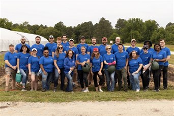 OakHeart Financial Group proudly volunteers at Shalom Farms on National Day of Service.