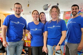 Wellspring Wealth Partners volunteering at The Kind Mouse